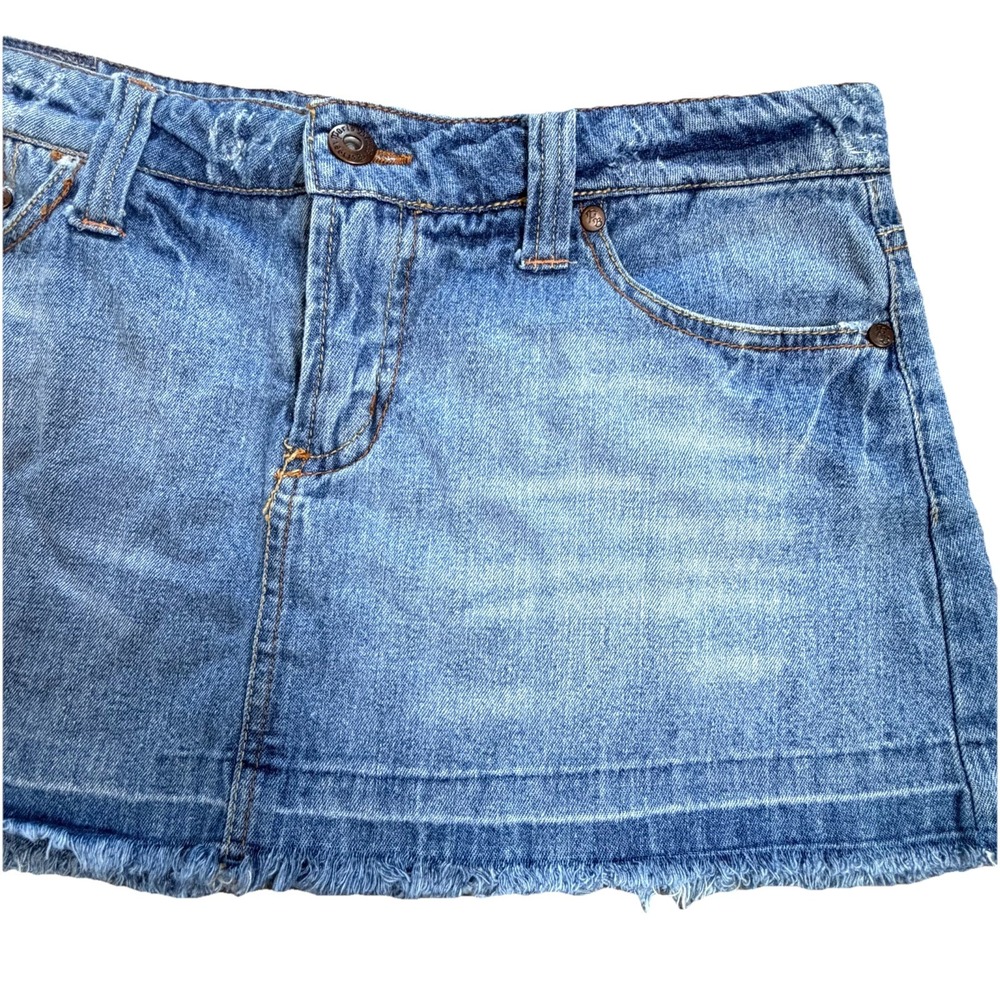 Vintage Y2K Women's Micro Mini Cut Off Raw Hem Distressed Denim Skirt Size 7 - Picture 2 of 8